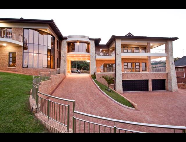 6 BEDROOM HOUSE FOR SALE IN BALLITO CENTRAL
